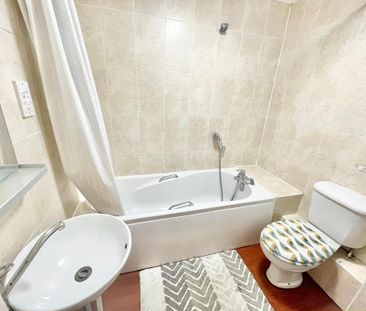 1 bedroom in a flat share to rent - Photo 5