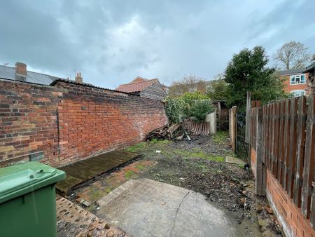 3 bedroom End Terraced House to let - Photo 2