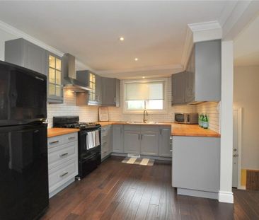 Spacious 3 Bedroom Apartment in Hamilton!! - Photo 2