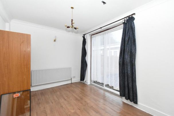 5 bedroom end of terrace house to rent - Photo 1