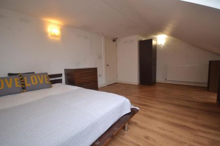 London Road, Wokingham - Photo 2