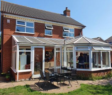 4 bedroom detached house to rent - Photo 2