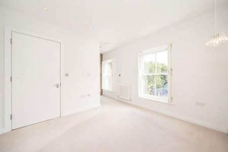 4 bedroom end of terrace house to rent - Photo 3