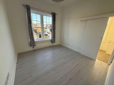 Beech Avenue Shopping Centre, Hull, HU8 - Photo 4