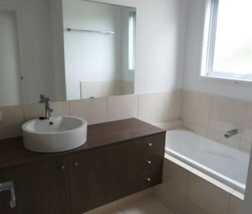 Family Home in the Beautiful Town of Seaside - Photo 2