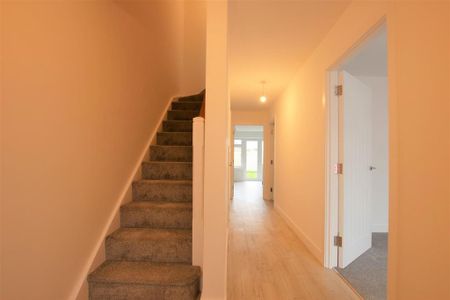 3 bedroom semi-detached house to rent - Photo 3