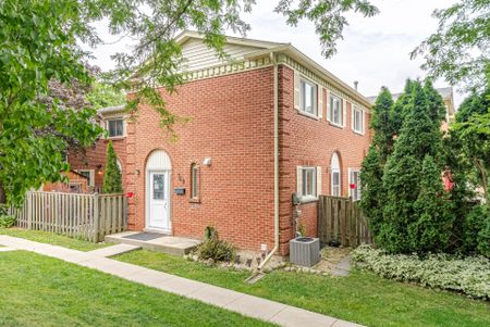 For Lease - 360 Homestead Court, London North, Ontario - Photo 2