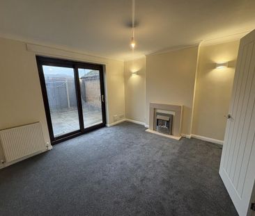 2 bedroom end of terrace house to rent - Photo 3