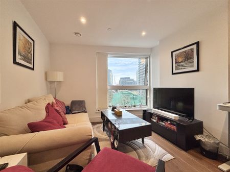 Lincoln Plaza, London - Photo 3