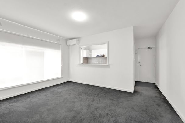 Perfectly positioned - Photo 1