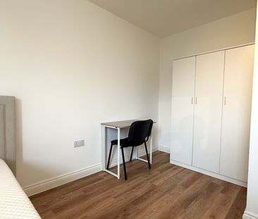 Golden House , Guildford, GU1 - Photo 3