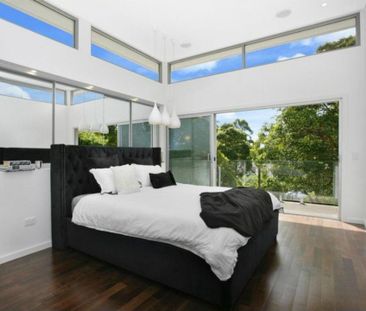 Luxurious and Stylish House in the Heart of Lane Cove North - Photo 3