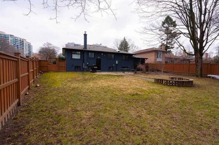 For Lease - 2 Groveland Crescent, Toronto, Ontario - Photo 2