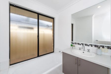 Spacious home in the heart of Lakelands. - Photo 5