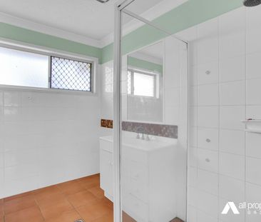 STUNNING FAMILY HOME IN THE HEART OF REGENTS PARK - Photo 2