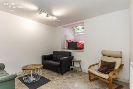 6 bedroom terraced house to rent - Photo 3