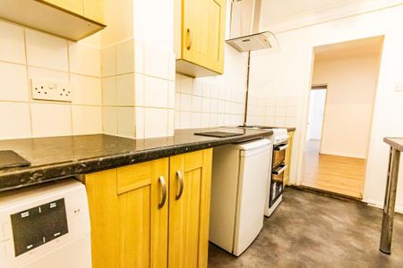 2 bedroom terraced house to rent - Photo 2