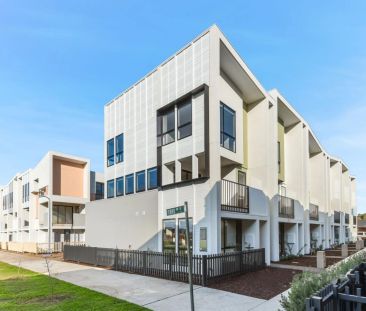 EXPERIENCE ELEVATED LIVING IN BROMPTON ESTATE! - Photo 5