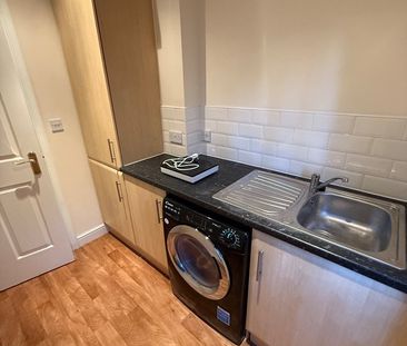 Room in a Shared House, Chaplin Close, M6 - Photo 2