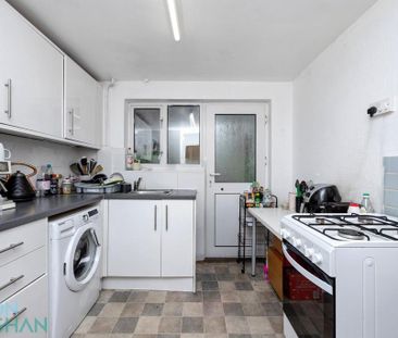 4 bedroom semi-detached house to rent - Photo 3