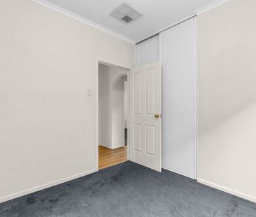 Character Family Home! - Photo 6