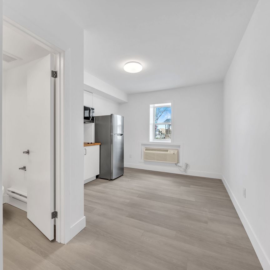 For Lease - 1804 Drouillard Road Unit# 105, Windsor, Ontario - Photo 1