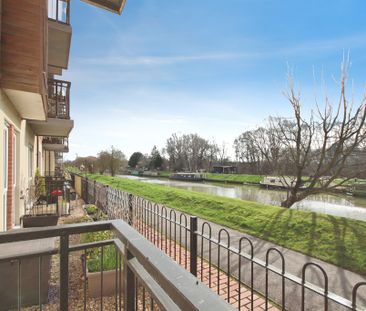 2 bedroom Apartment to let - Photo 1