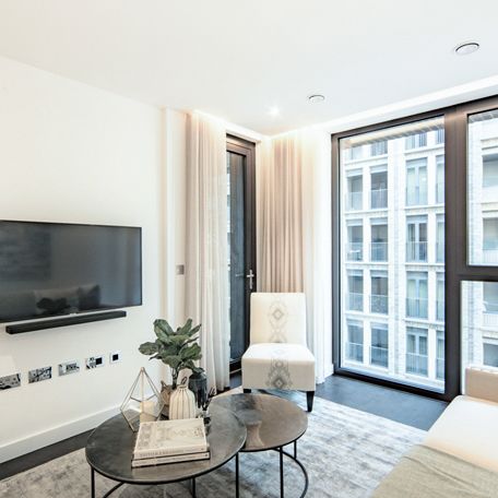 Luxurious 2-Bed, 2-Bath Apartment with Winter Garden in Nine Elms Thornes House SW11 7AG - Photo 1