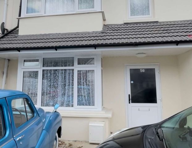 Stratford Road Room 5 Second Floor Room - Photo 1