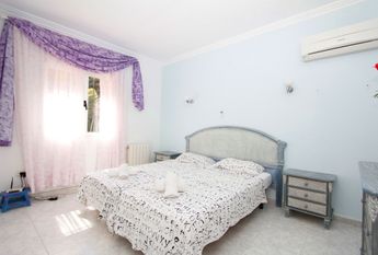 Villa for rent in Cumbre del Sol with 5 bedrooms