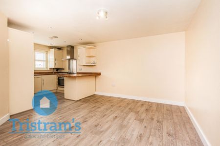 2 bed Ground Floor Flat for Rent - Photo 3