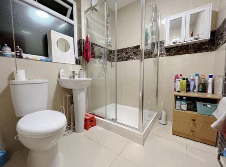 Terraced house to rent - Photo 3