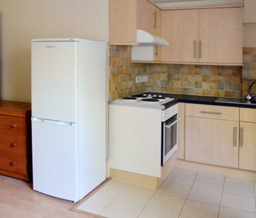 Price £1,250 pcm - Available 26/02/2026 - Furnished - Photo 3