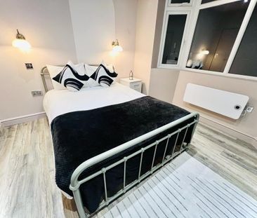 Room in a Shared Flat, Milborough Crescent, SE12 - Photo 4