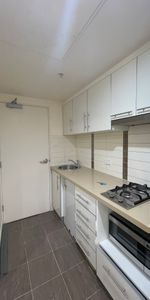 Fully Furnished Student Apartment Next to University of Melbourne (Students only) - Photo 3
