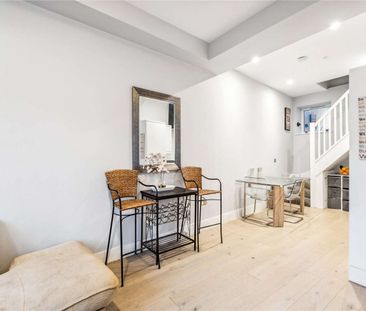 A beautifully presented three bedroom flat on quite residential str... - Photo 3