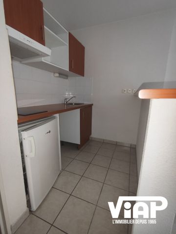 T2 DE 36 m² PROCHE PLACE DES CARMES - Photo 3