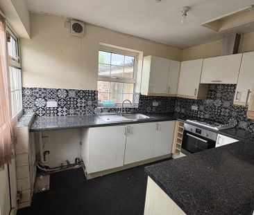 4 bedroom terraced house to rent - Photo 6