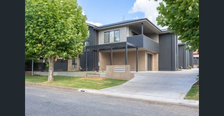 Modern 2-Bedroom Townhouse - Photo 5