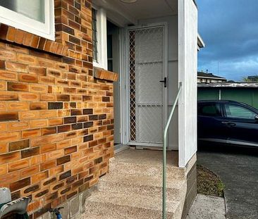 Charming 2BR Unit w/ Conservatory! - Photo 1