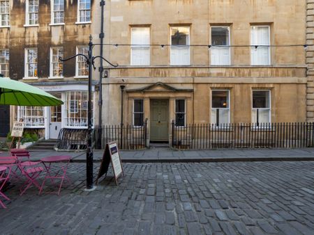 3 Abbey street, top floor flat BA1 1NN, Bath - Photo 2