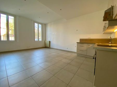 Location Appartement 3 pièces 75m² AVIGNON 84000 - Photo 4