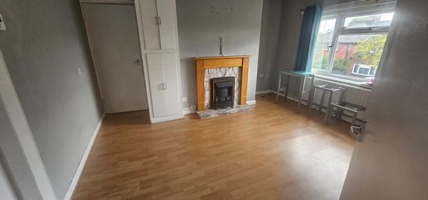 2 Bed - 24 Stanmore Grove, Burley, Leeds - LS4 2RJ - Student - Photo 1