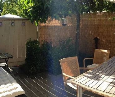 Fully furnished Studio with a private 260sq/ft patio - Photo 1