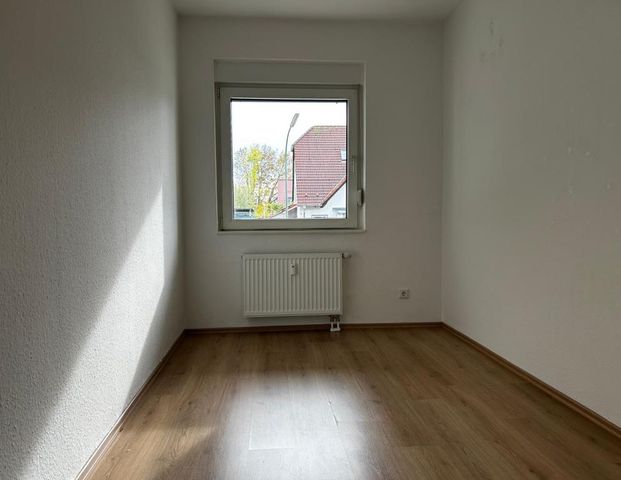 Rent now – pay less! Partially renovated 4-room apartment available immediately - Foto 1