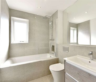 Centrally located one bedroom apartment, finished to a high standard - Photo 4