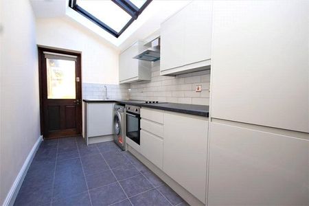 3 bedroom maisonette to rent - Photo 5