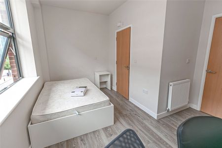 Crown House, - Photo 3