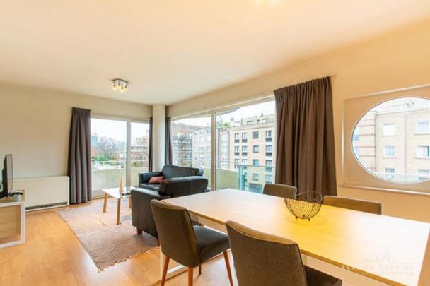 Dans un quartier calme et verdoyant, proche de Stockel, appartement 2 chambres meublé - Photo 1