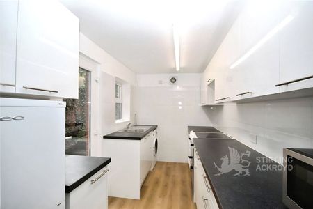 Walnut Tree Close, Guildford, Surrey, GU1 4UQ - Photo 4